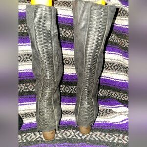 Fergalicious knew high black boots